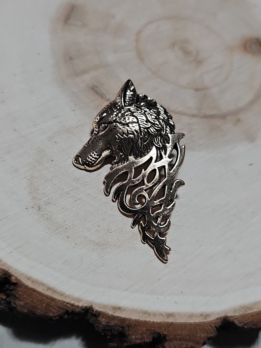 Wolf Head Filigree Brooch in Antique Gold